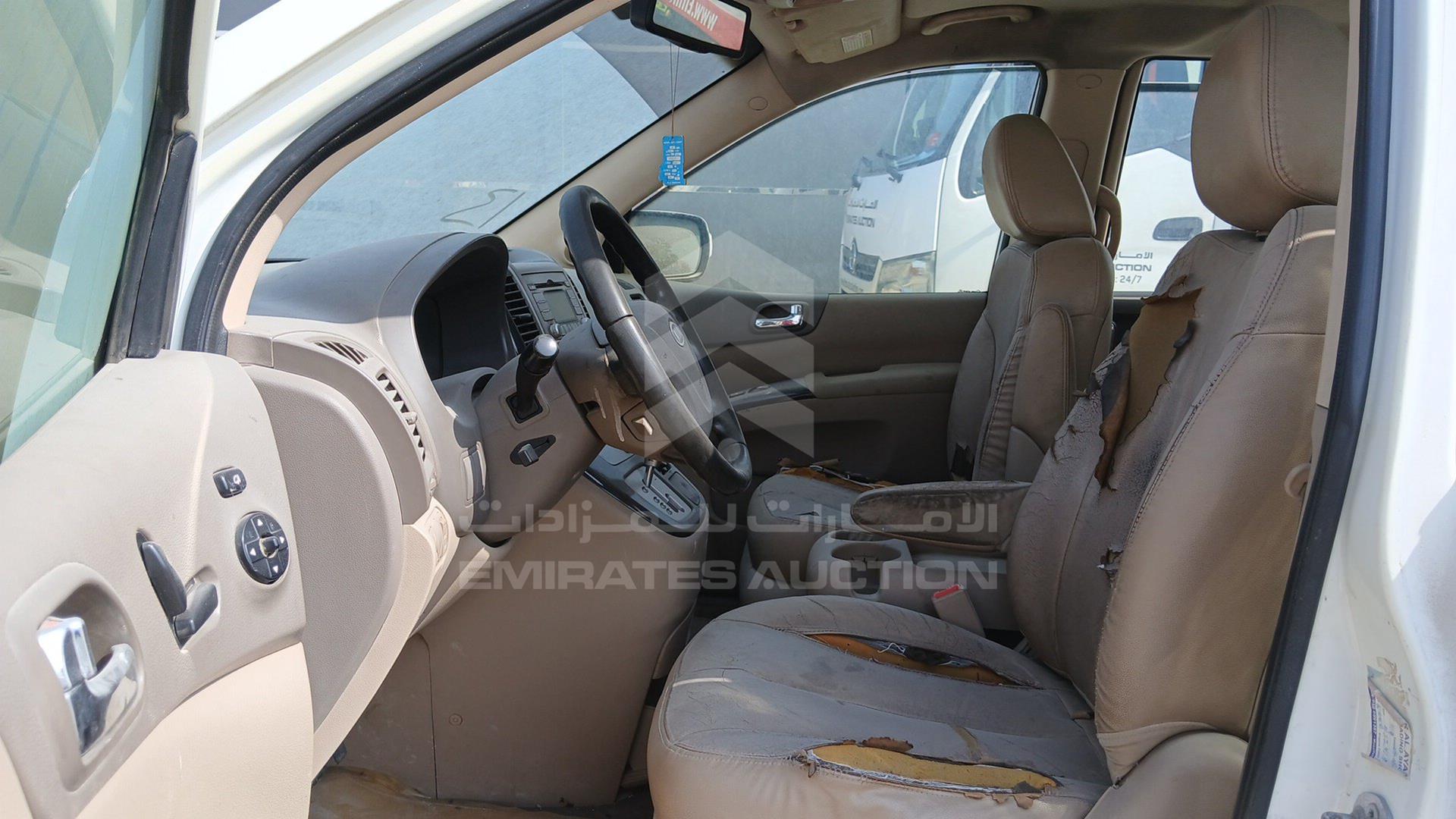 2011 KIA CARNIVAL VIN: KNAMH8176B6368474