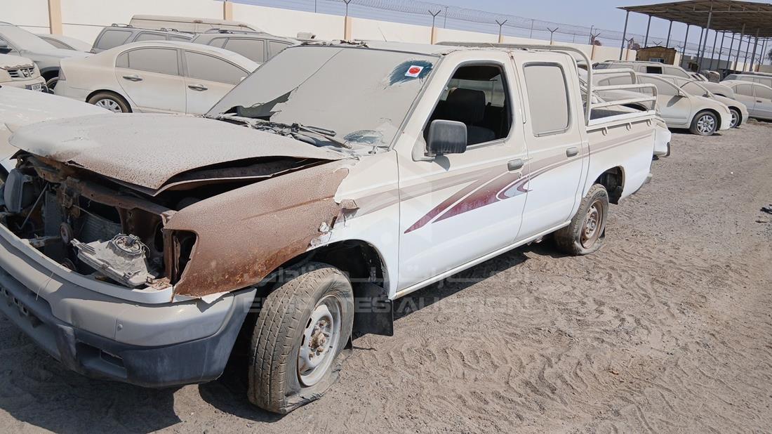 1998 Nissan 2400 — Front Left Angle — Photo 4