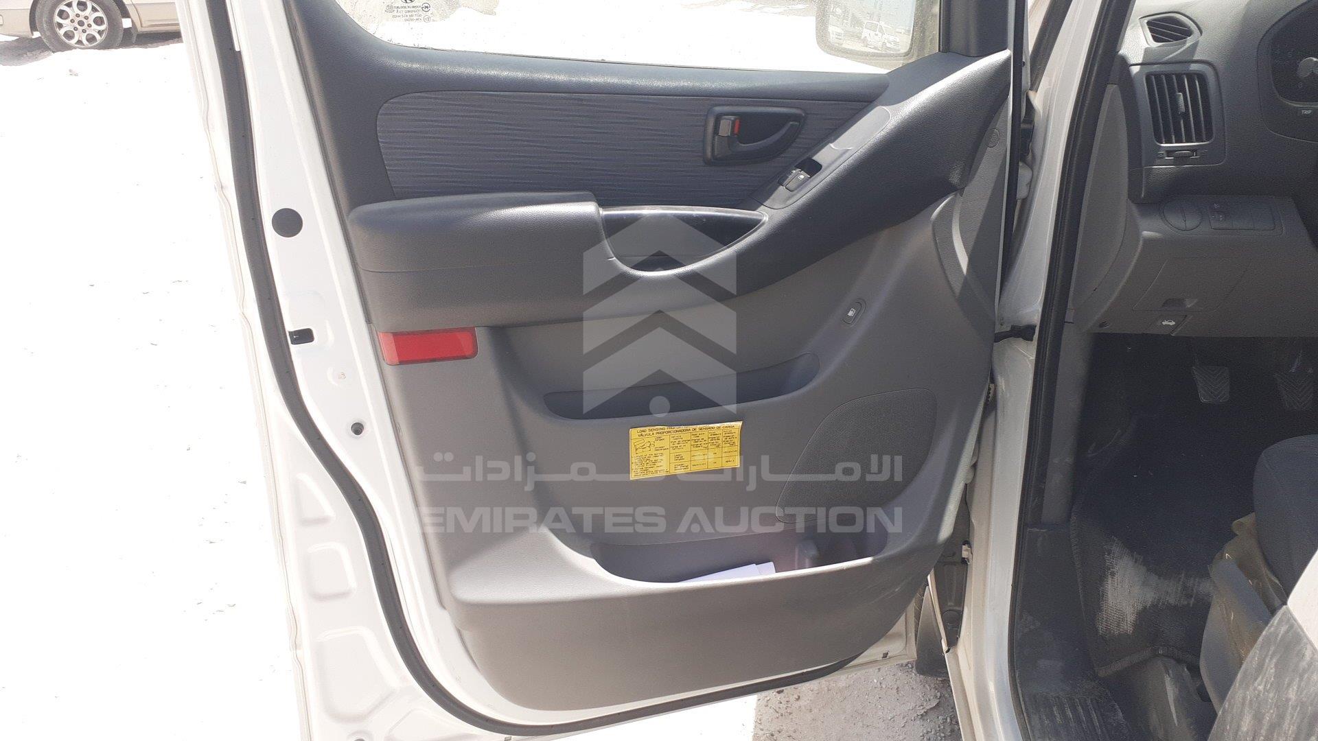 KMJWA37R0CU440854 - 2012 Hyundai H1 - #357798