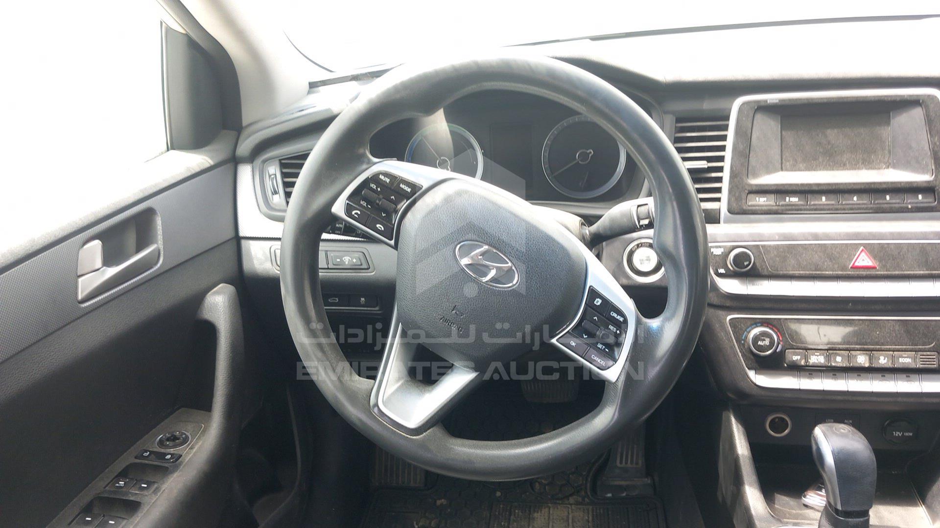 2018 HYUNDAI SONATA VIN: KMHE24135JA082122