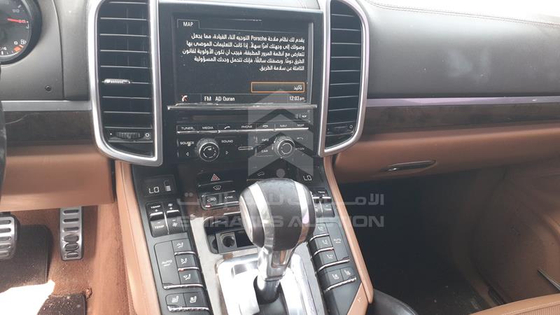 WP1ZZZ92ZFLA58456 Auction: EmiratesAuction Lot: 409142 WP1ZZZ92ZFLA58456 Porsche Cayenne S 2015 GOLD Photo 17
