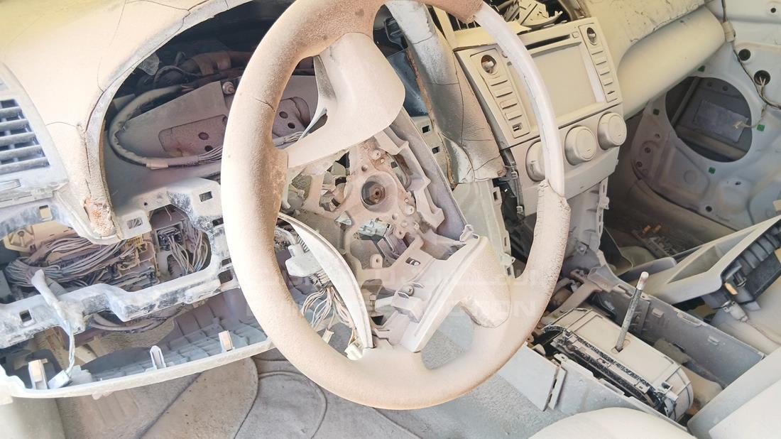 Toyota Camry — Steering & Mounted Controls — Photo 12
