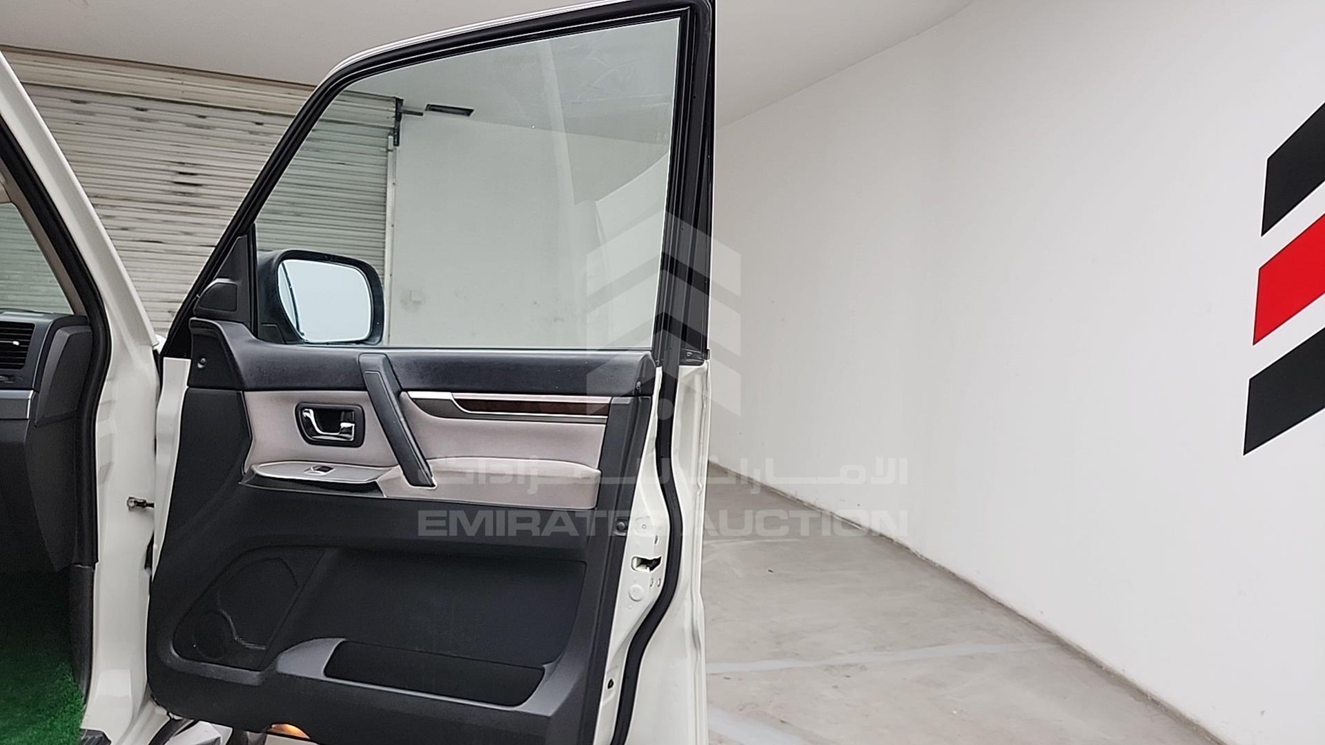 2014 MITSUBISHI PAJERO VIN: JMYLRV95WEJ717770