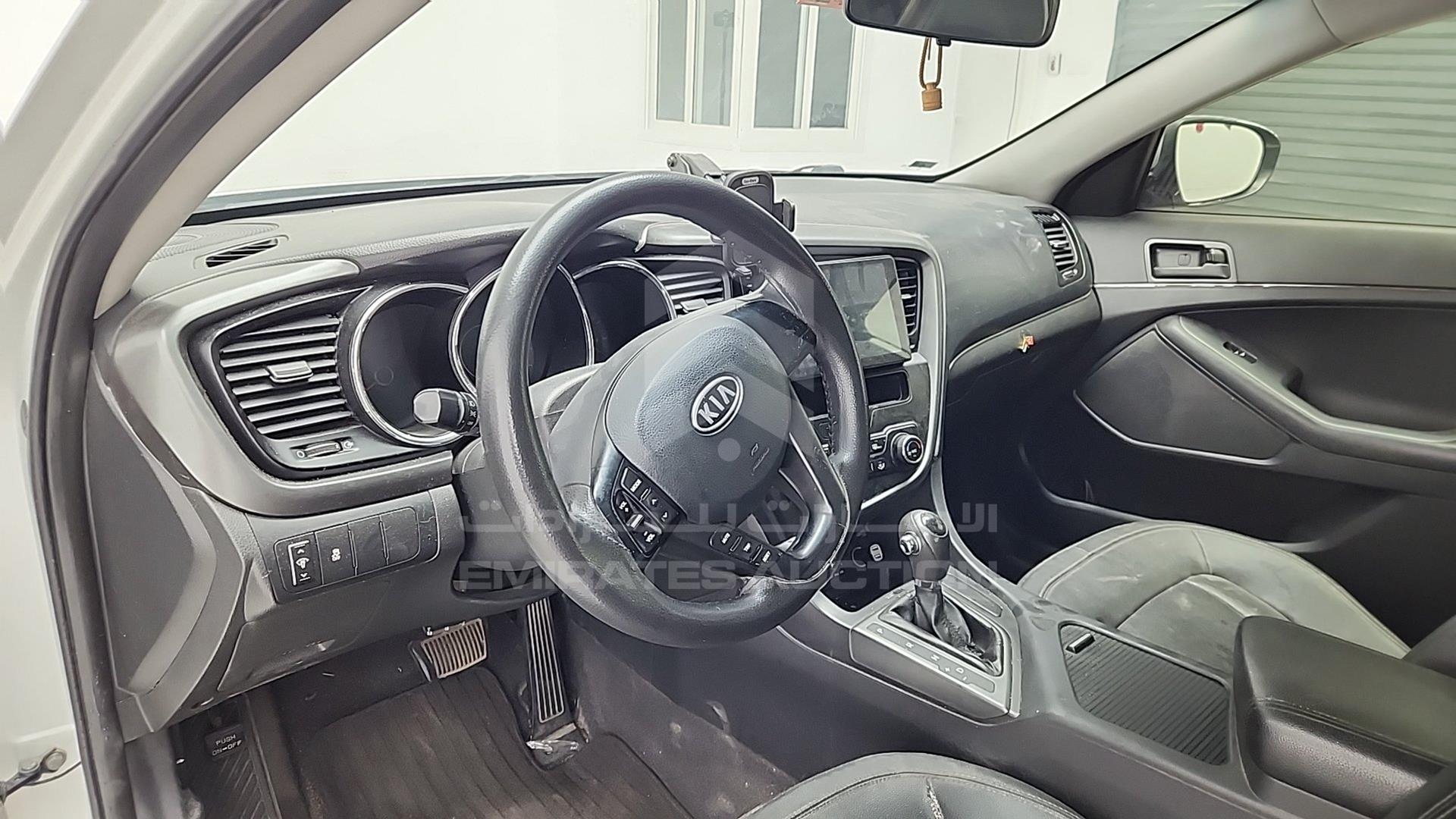 2011 KIA K5 VIN: KNAGN415BBA150063