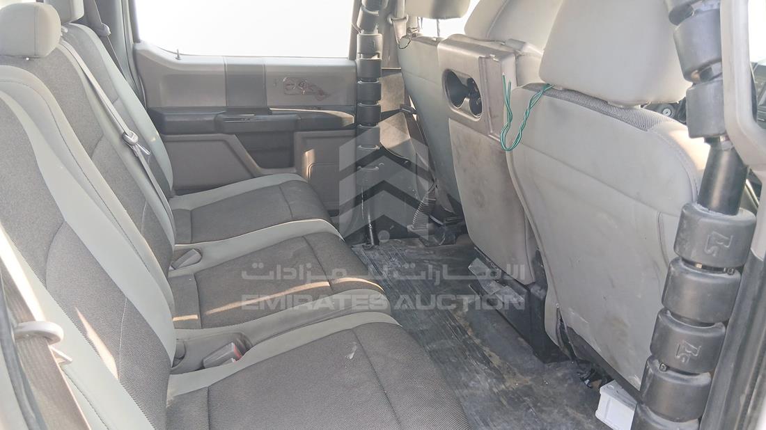 فورد اف 150 2020 — زاوية الراكب الخلفي اليمنى — صورة 24