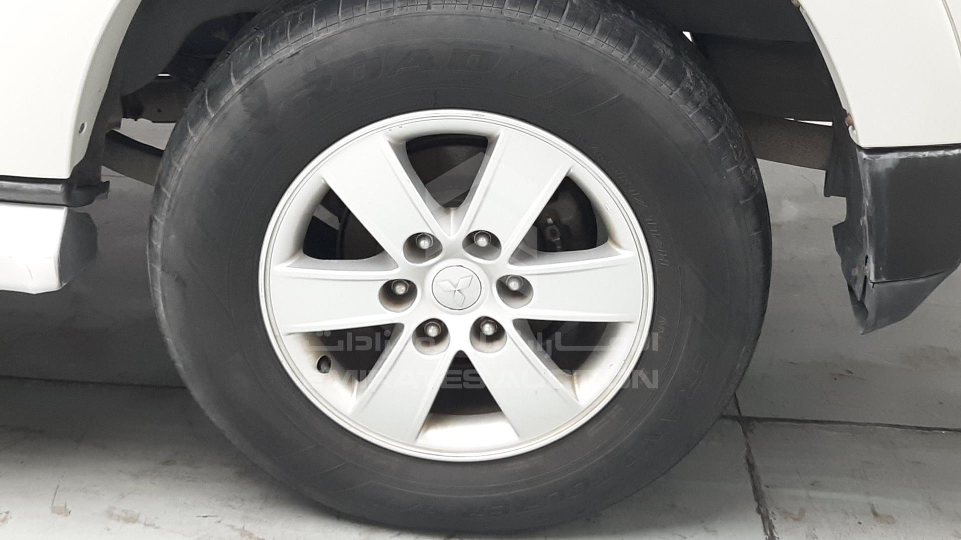 2008 MITSUBISHI PAJERO VIN: JMYLRV93W8J728895