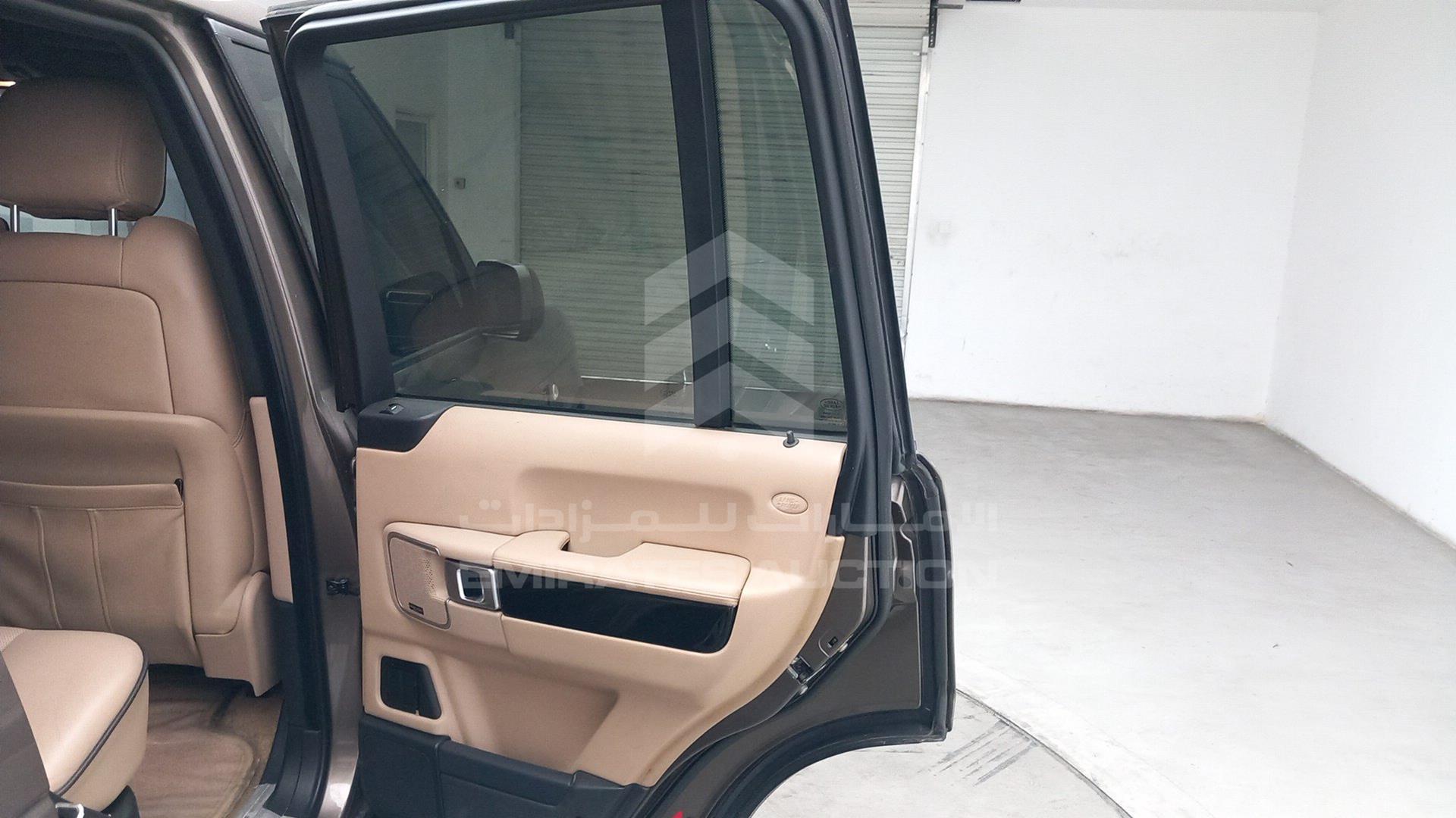 2011 RANGE ROVER VOGUE VIN: SALLMAME4BA335131