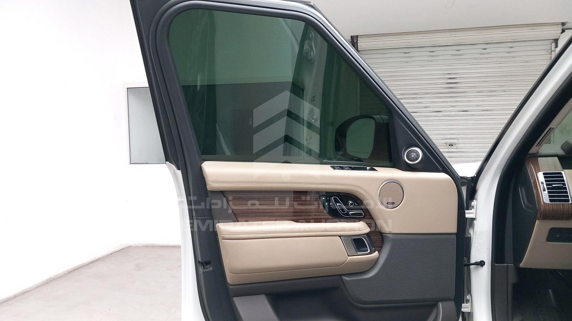 2018 RANGE ROVER HSE VIN: SALGA2BV4JA399290
