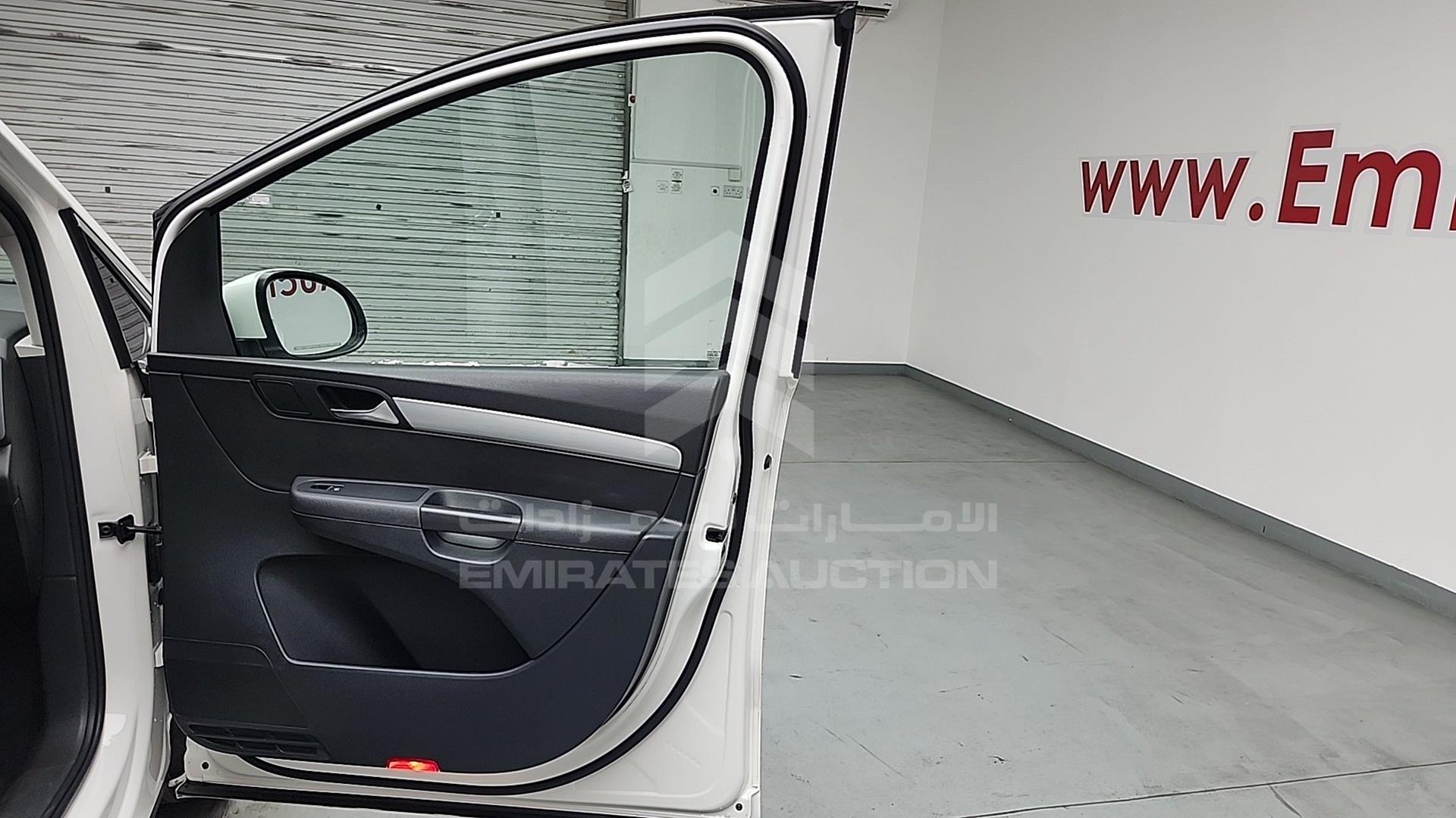 2016 VOLKSWAGEN SHARAN VIN: WVWZZZ7NZEV032244