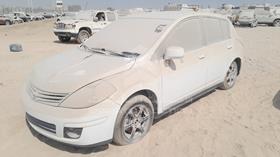 2013 Nissan Tiida — Front Left Angle — Photo 5 — Thumbnail