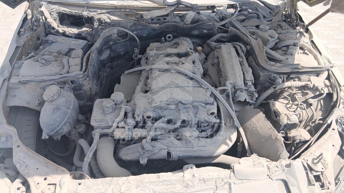 مرسيدس C200 2012 — خليج المحرك — صورة 27