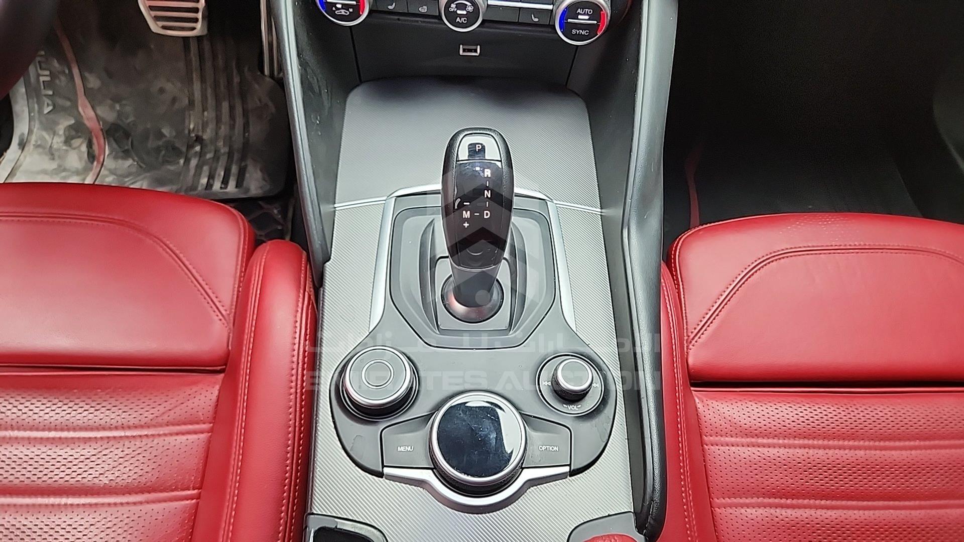 2019 ALFA ROMEO GIULIA VIN: ZAREAFDN7K7612658