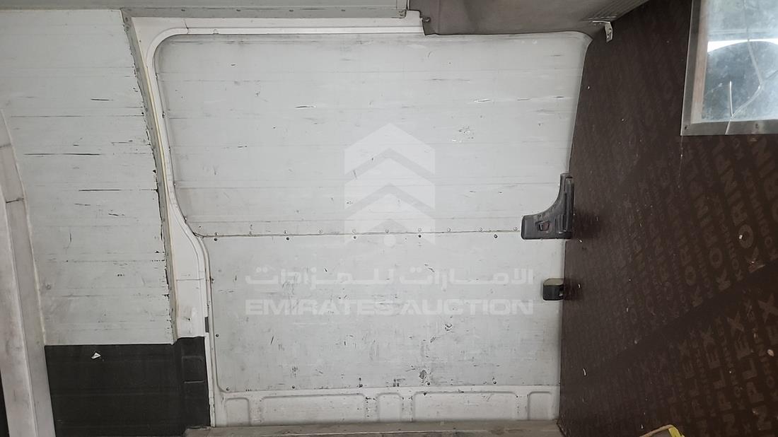 نيسان أورفان 2012 — الباب الخلفي الأيسر — صورة 13