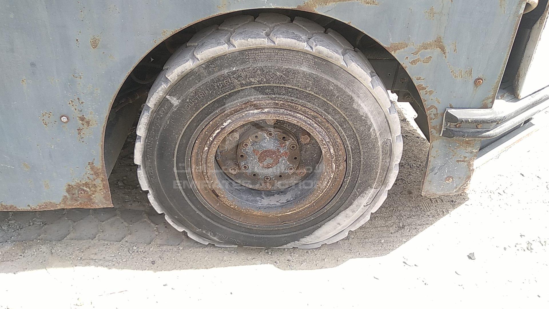 2000 ROAD CLEANING MACHINE --- VIN: 37592003961
