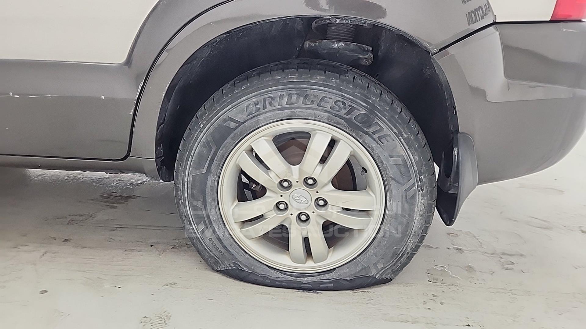2006 HYUNDAI TUCSON VIN: KMHJM81B16U302479