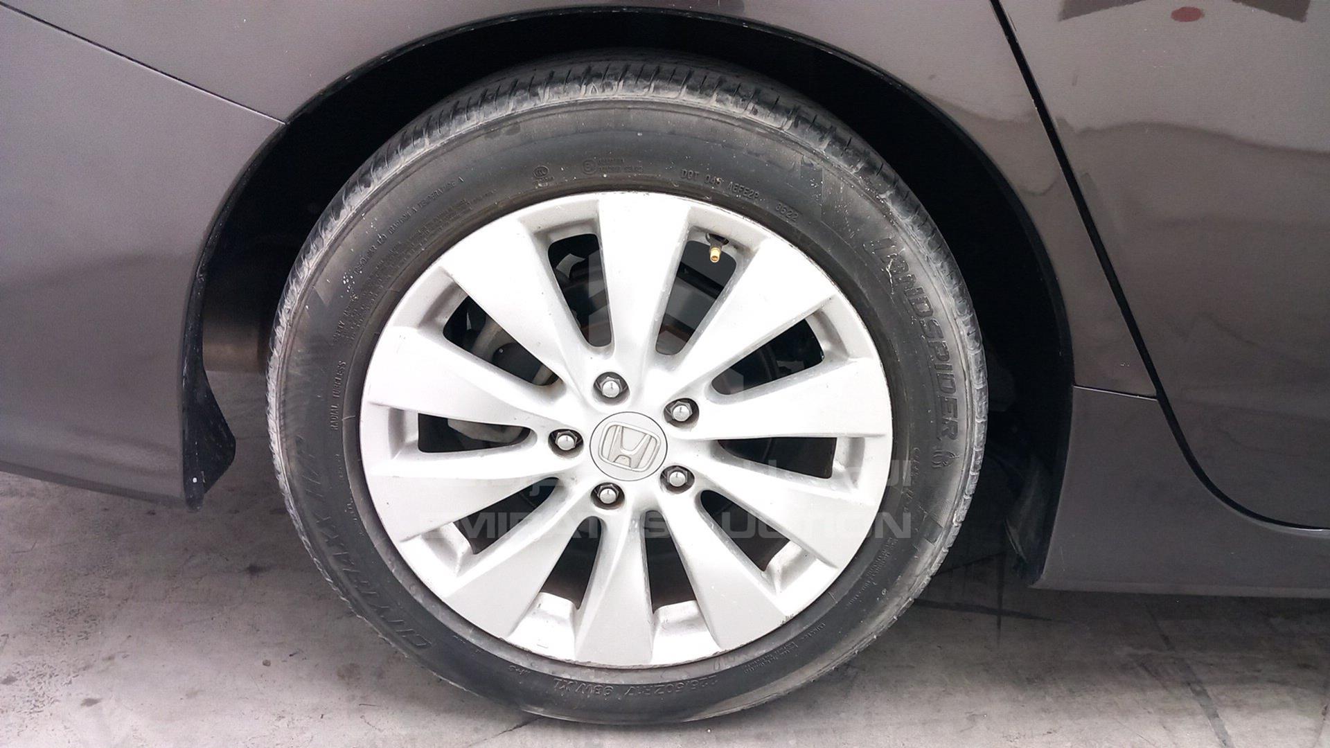 2016 HONDA ACCORD VIN: LUCCR2668G3407434