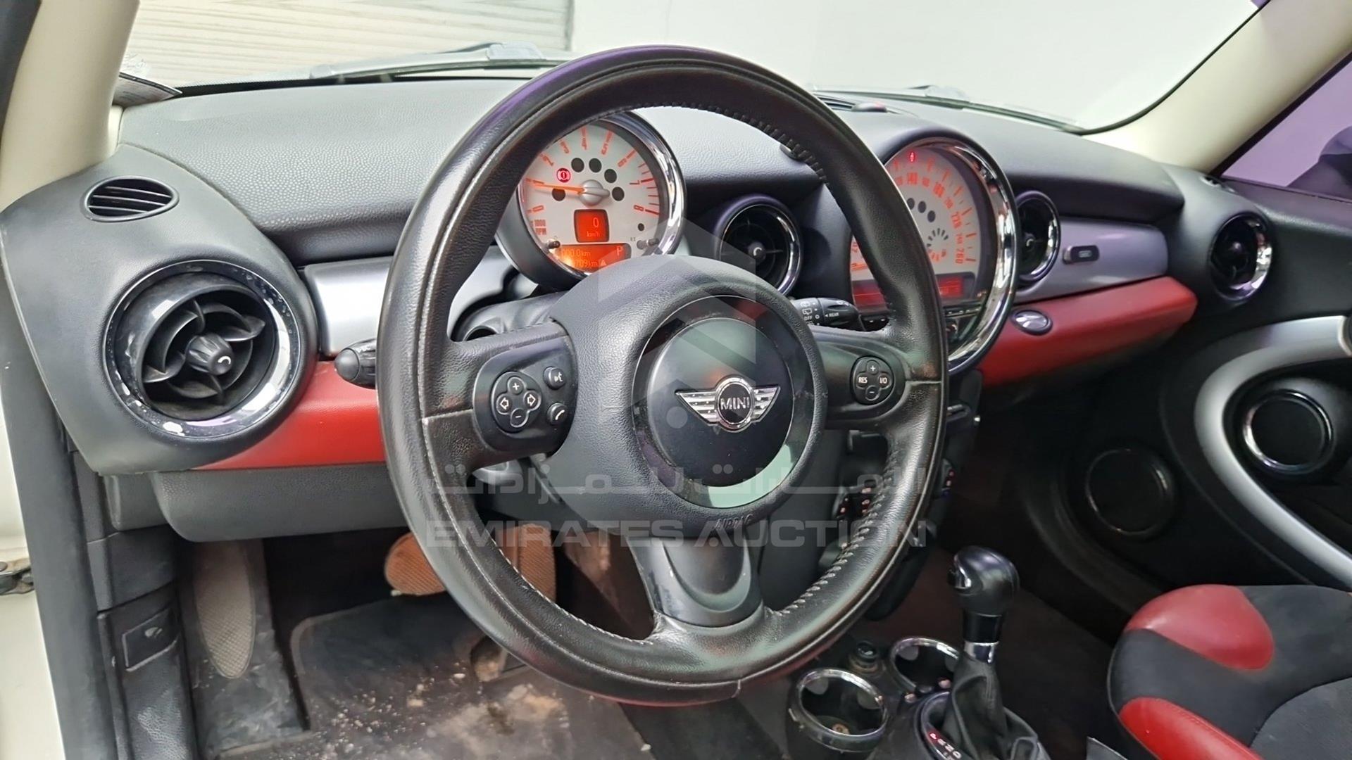2011 MINI COOPER VIN: WMWSU3108BT201771