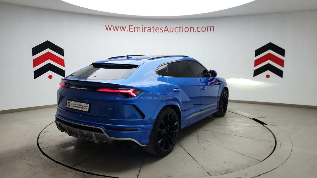 2021 Lamborghini Urus — Rear Right Angle — Photo 11