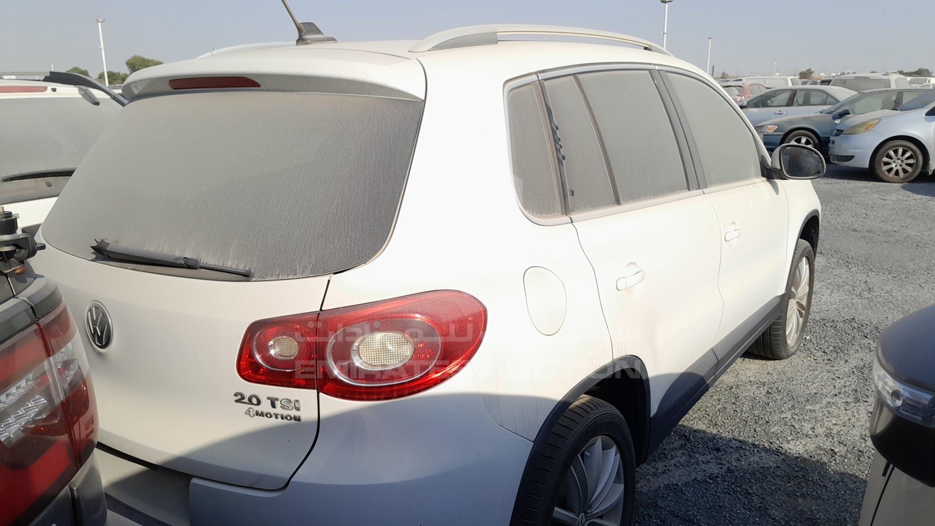 2011 VOLKSWAGEN TIGUAN VIN: WVGCE15N3BW008422