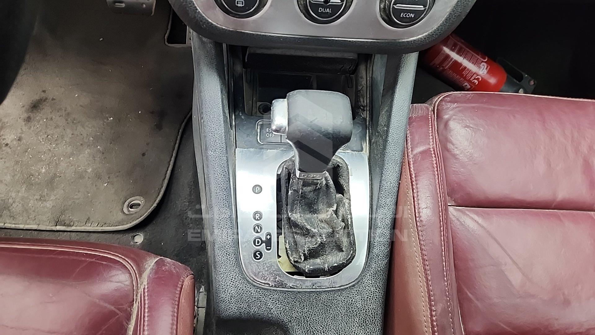2008 VOLKSWAGEN EOS VIN: WVWAR21F88V000237