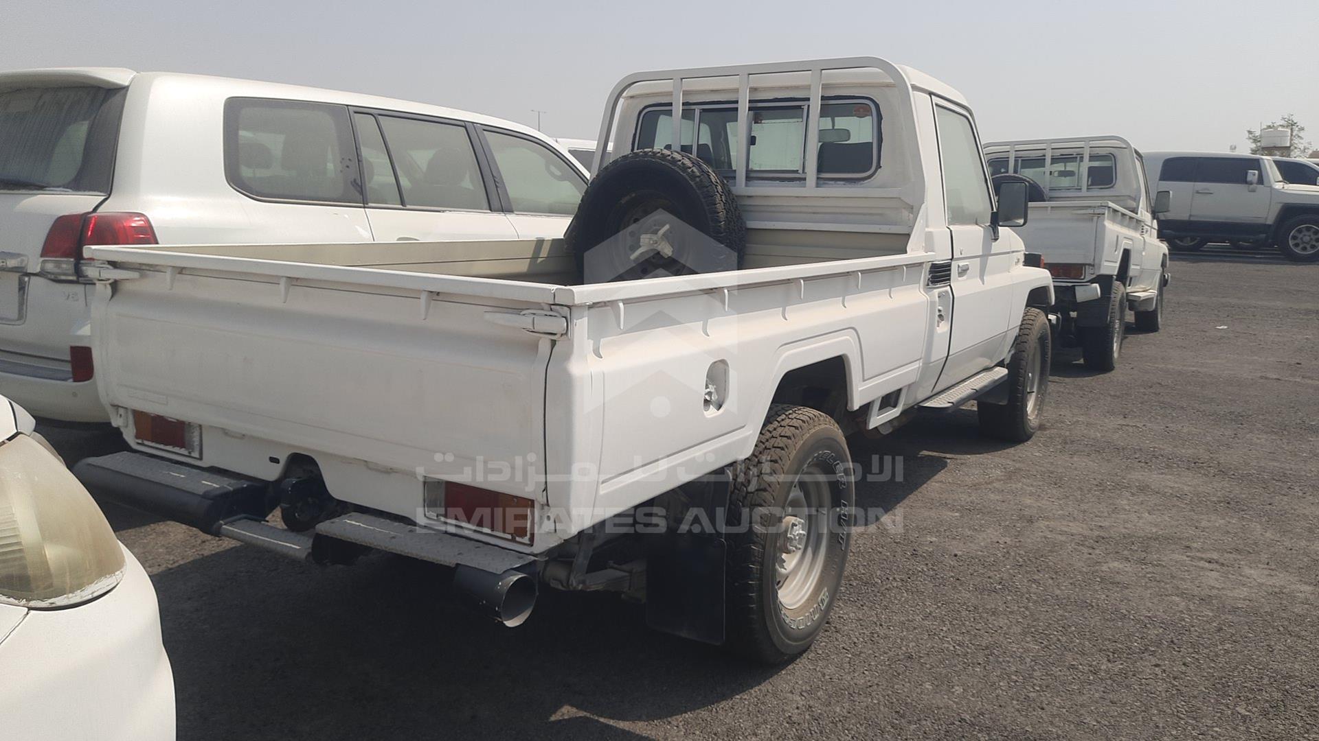 2000 TOYOTA LAND CRUISER PICKUP VIN: JTFLJ71J4Y8000999