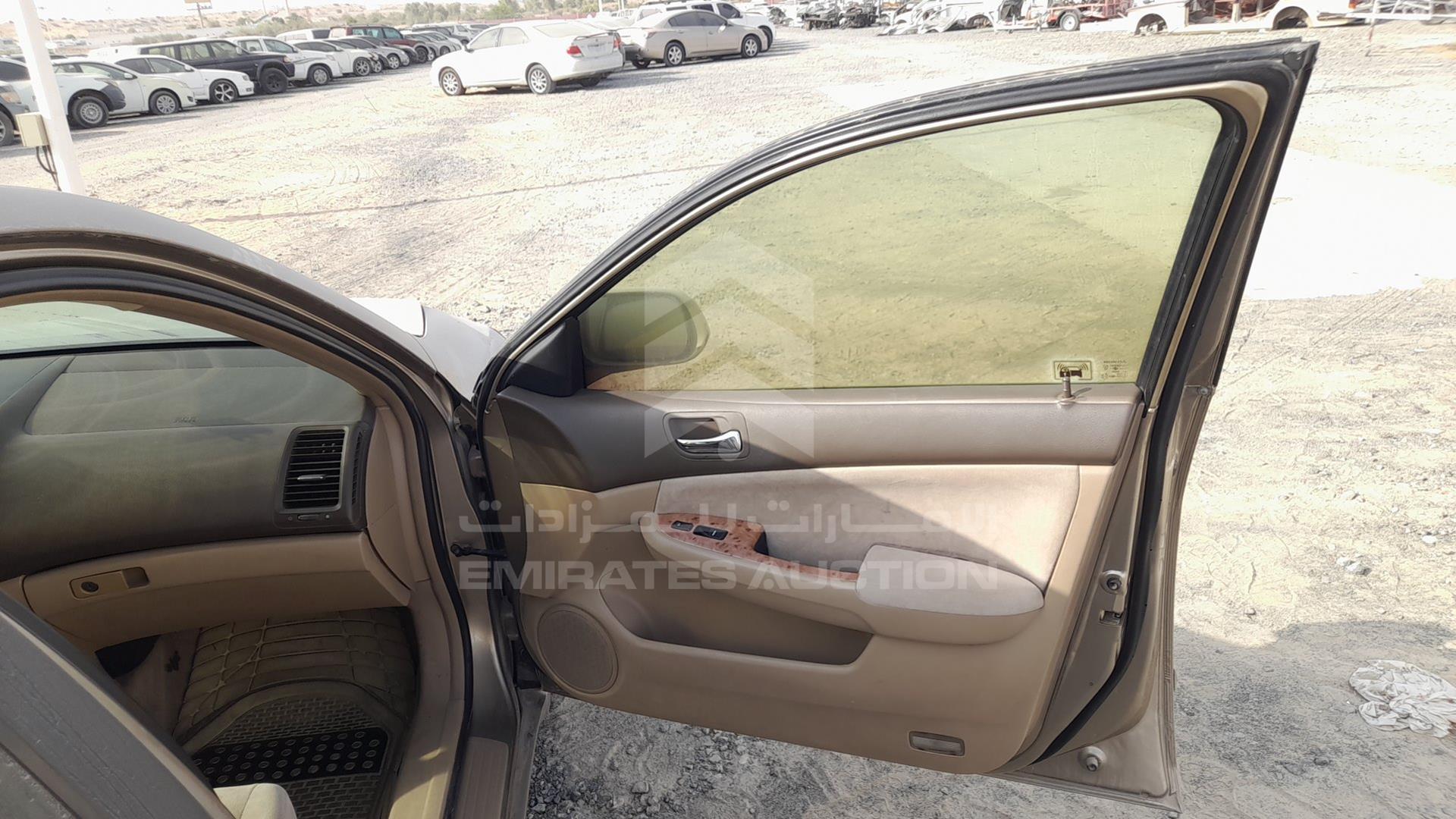 2005 HONDA ACCORD VIN: JHMCM56715C401032