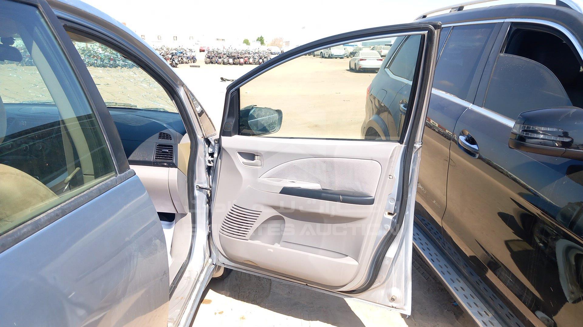 2007 MITSUBISHI GRANDIS VIN: JMYLRNA4W7Z700700
