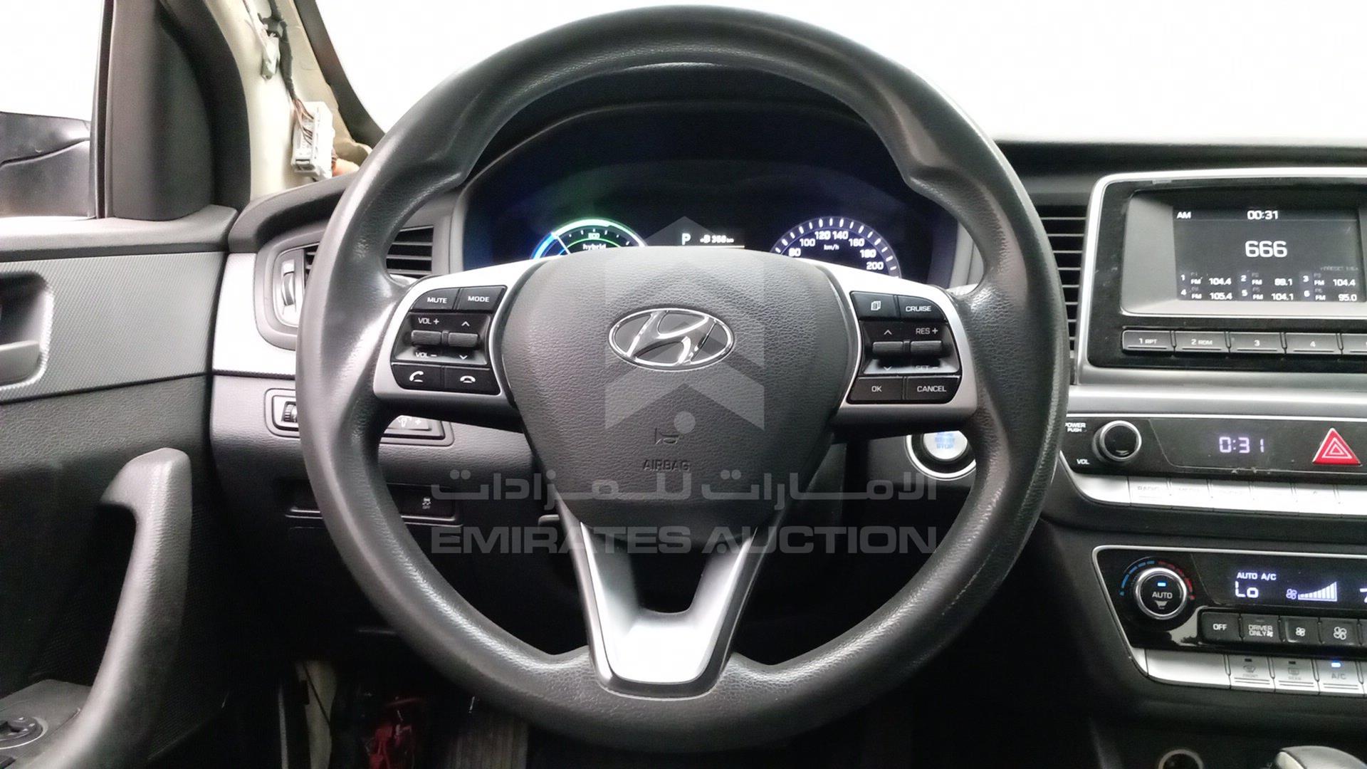2019 HYUNDAI SONATA HYBRID VIN: KMHE24137KA093091