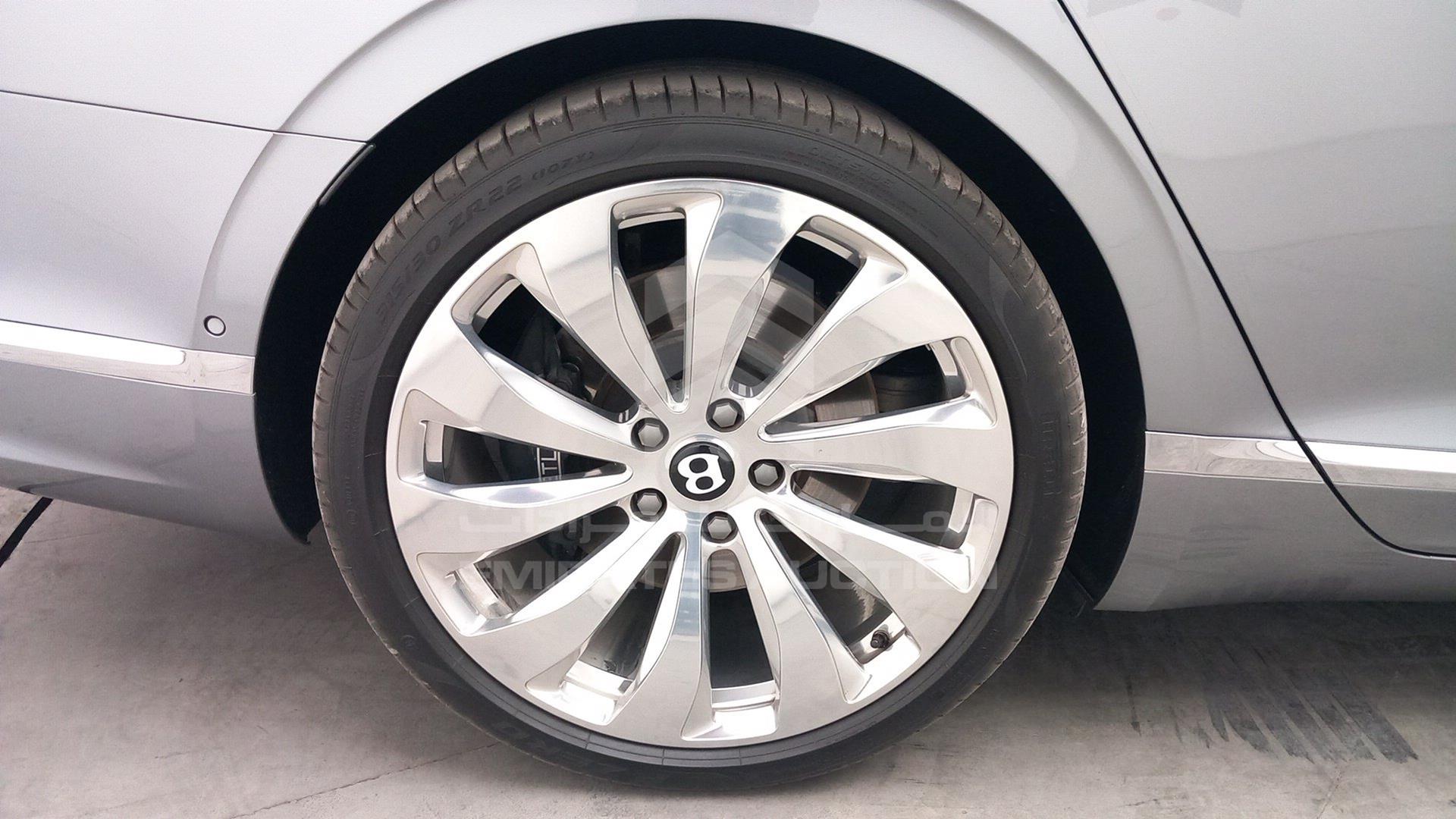 2020 BENTLEY FLYING SPUR VIN: SCBBA5ZG1LC083009
