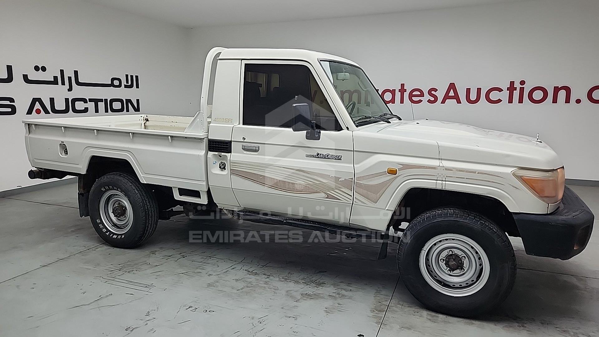 2008 TOYOTA LAND CRUISER PICKUP VIN: JTFLJ71J888015795