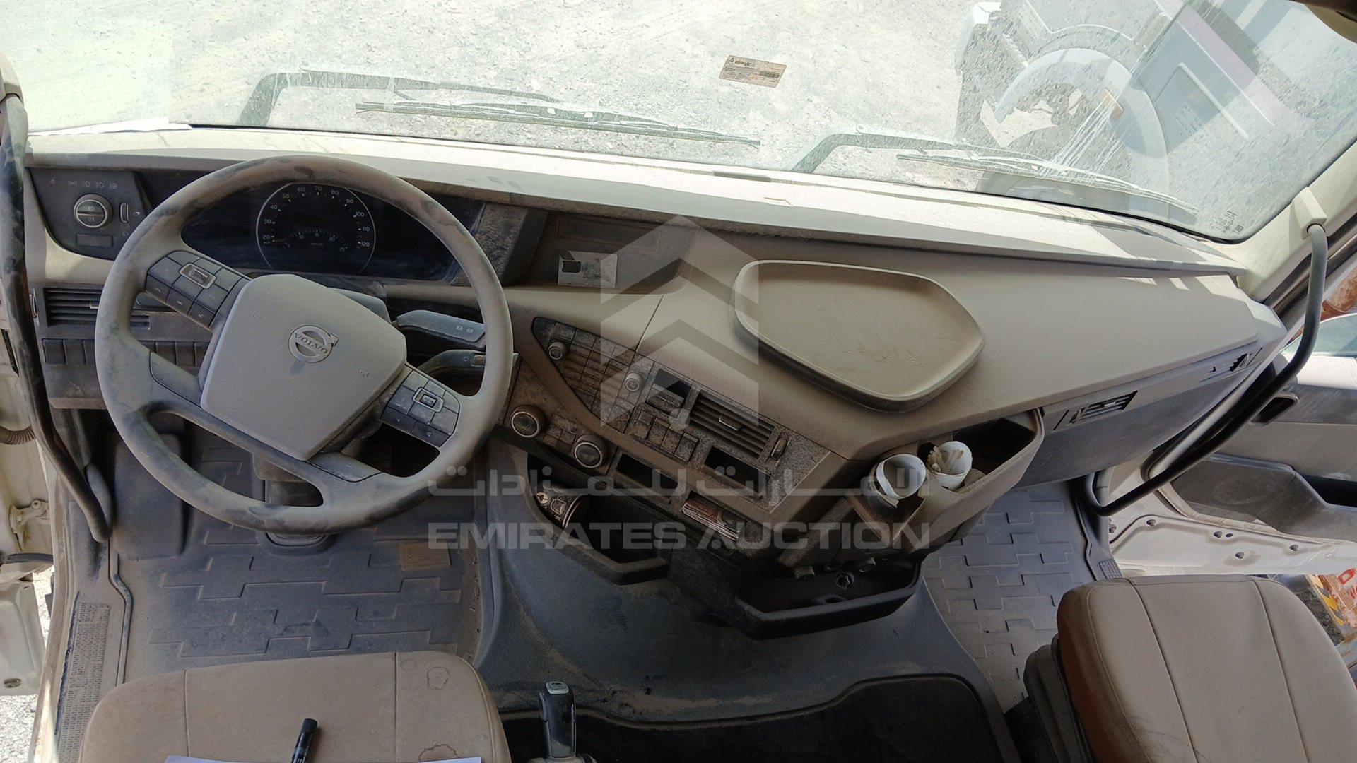 2018 VOLVO 460 VIN: YV2RG20D5JA821694