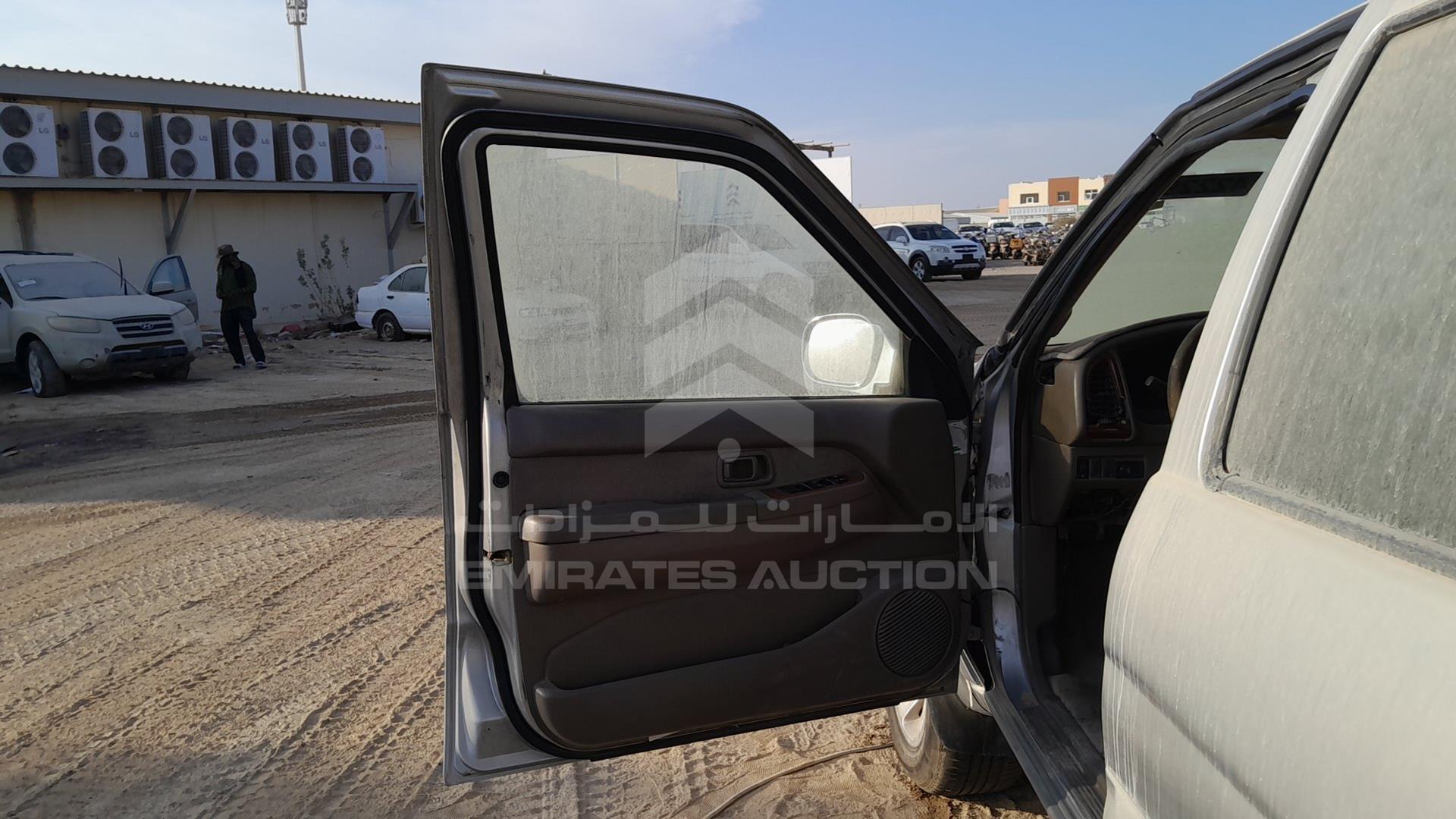 2004 NISSAN PATHFINDER VIN: JN8DR05YX4W700198