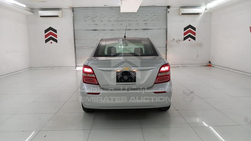 KL1JD5CE5JB010047 Auction: EmiratesAuction Lot: 408504 KL1JD5CE5JB010047 Chevrolet Aveo 2018 SILVER Photo 8