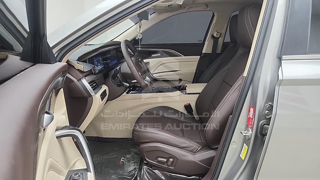 بيستون T77 2026 — زاوية السائق الأمامية اليسرى — صورة 13