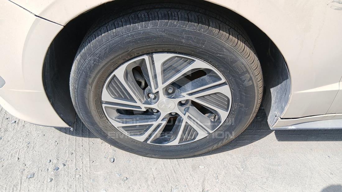 2021 Hyundai Sonata Hybrid — Front Left Tyre — Photo 32
