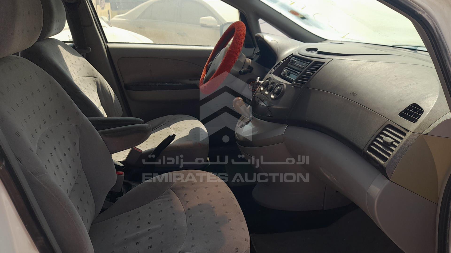 2005 MITSUBISHI GRANDIS VIN: JMYLRNA4W5Z703521