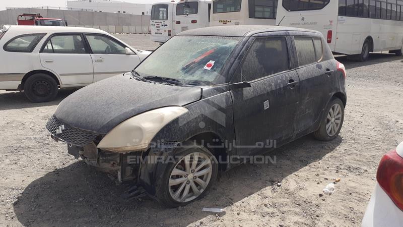 JS2ZC8B28G6300278 Auction: EmiratesAuction Lot: 405058 JS2ZC8B28G6300278 Suzuki Swift 2016 BLACK Photo 4