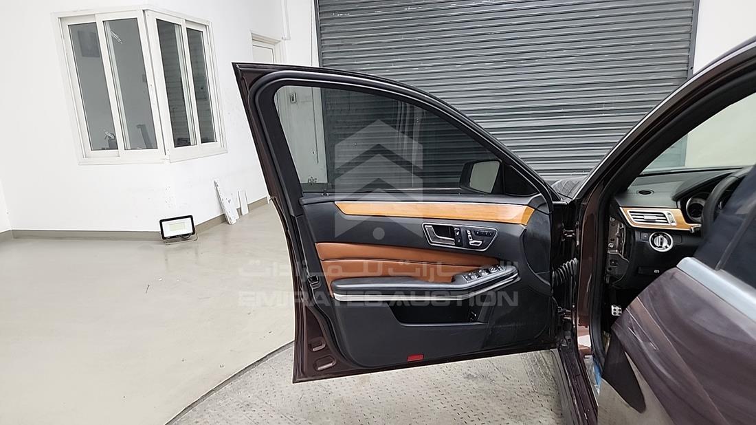 مرسيدس إى 300 2014 — الباب الأمامي الأيسر — صورة 10