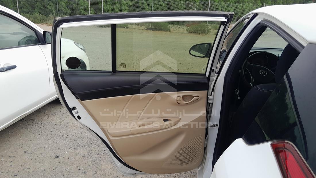 تويوتا ياريس 2017 — الباب الخلفي الأيسر — صورة 18