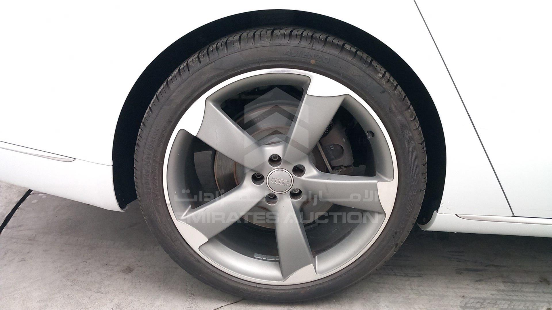 2016 AUDI A8 VIN: WAUY2BFD0GN000917
