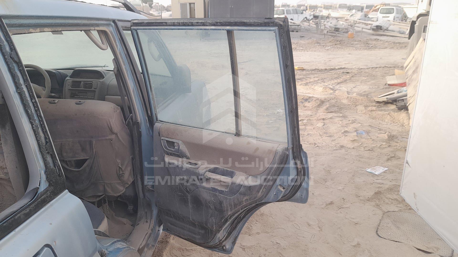 2003 MITSUBISHI PAJERO VIN: JMYLRH77W3Z704284