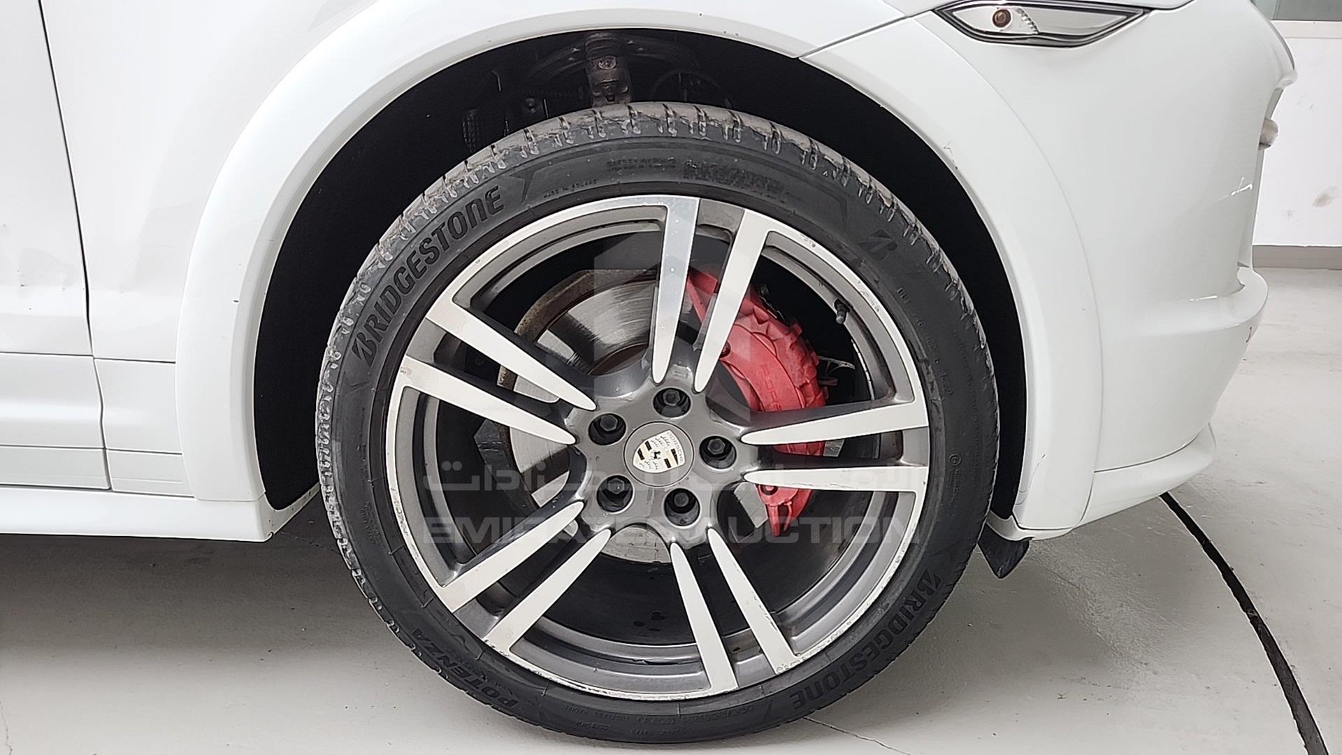 2013 PORSCHE CAYENNE GTS VIN: WP1ZZZ92ZDLA76369