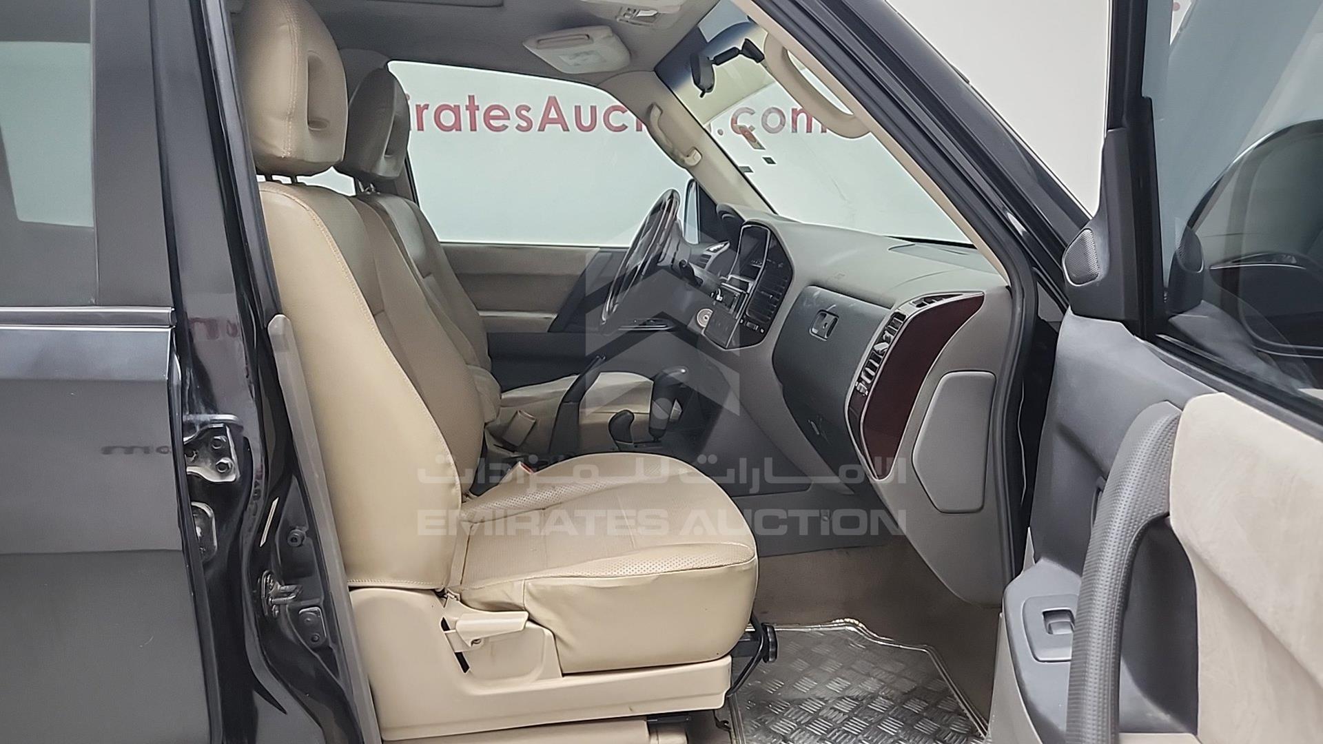 2002 MITSUBISHI PAJERO VIN: JMYLRV73W2J701499
