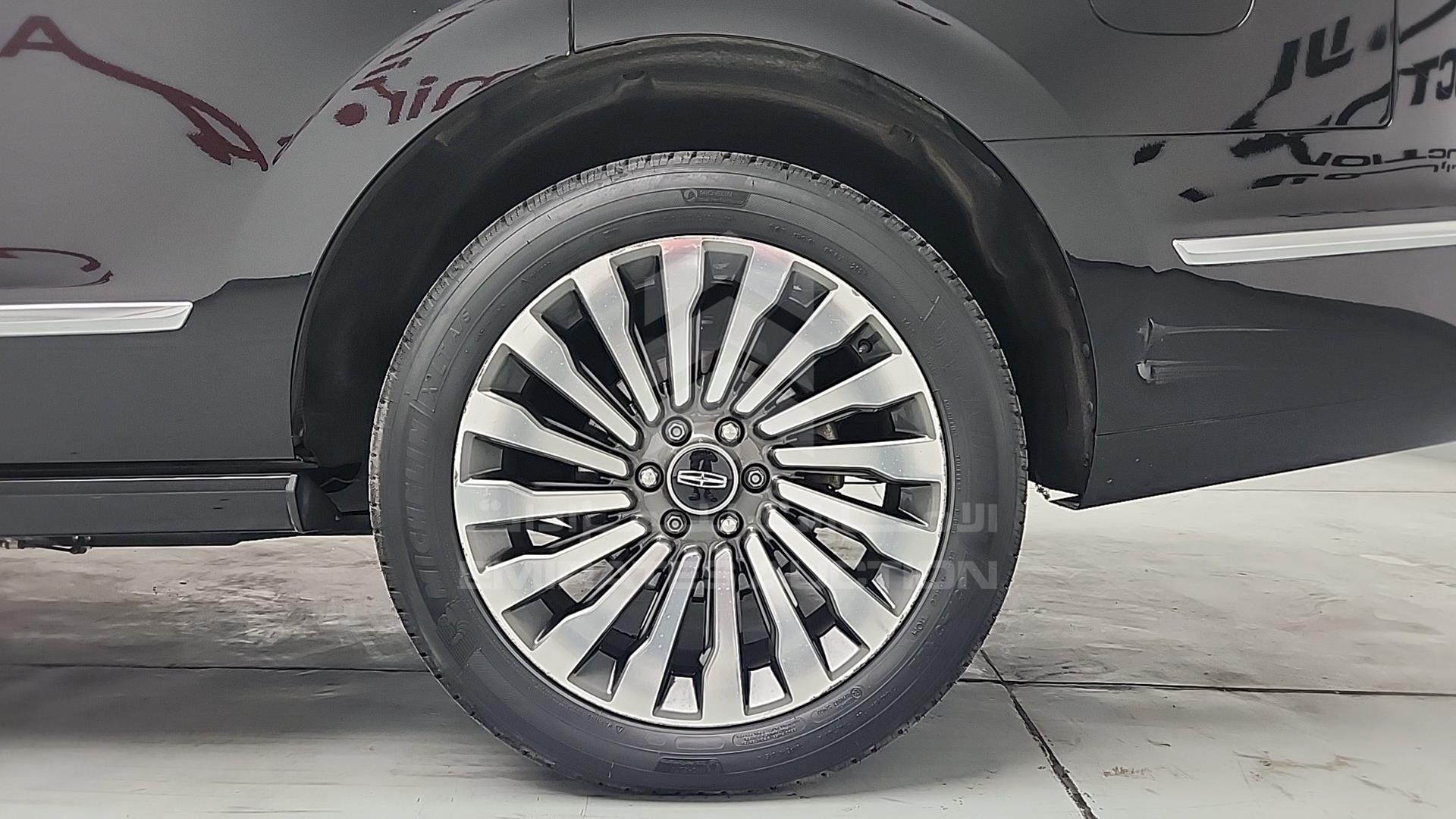 2018 LINCOLN NAVIGATOR VIN: 5LMJJ2LT4JEL16887