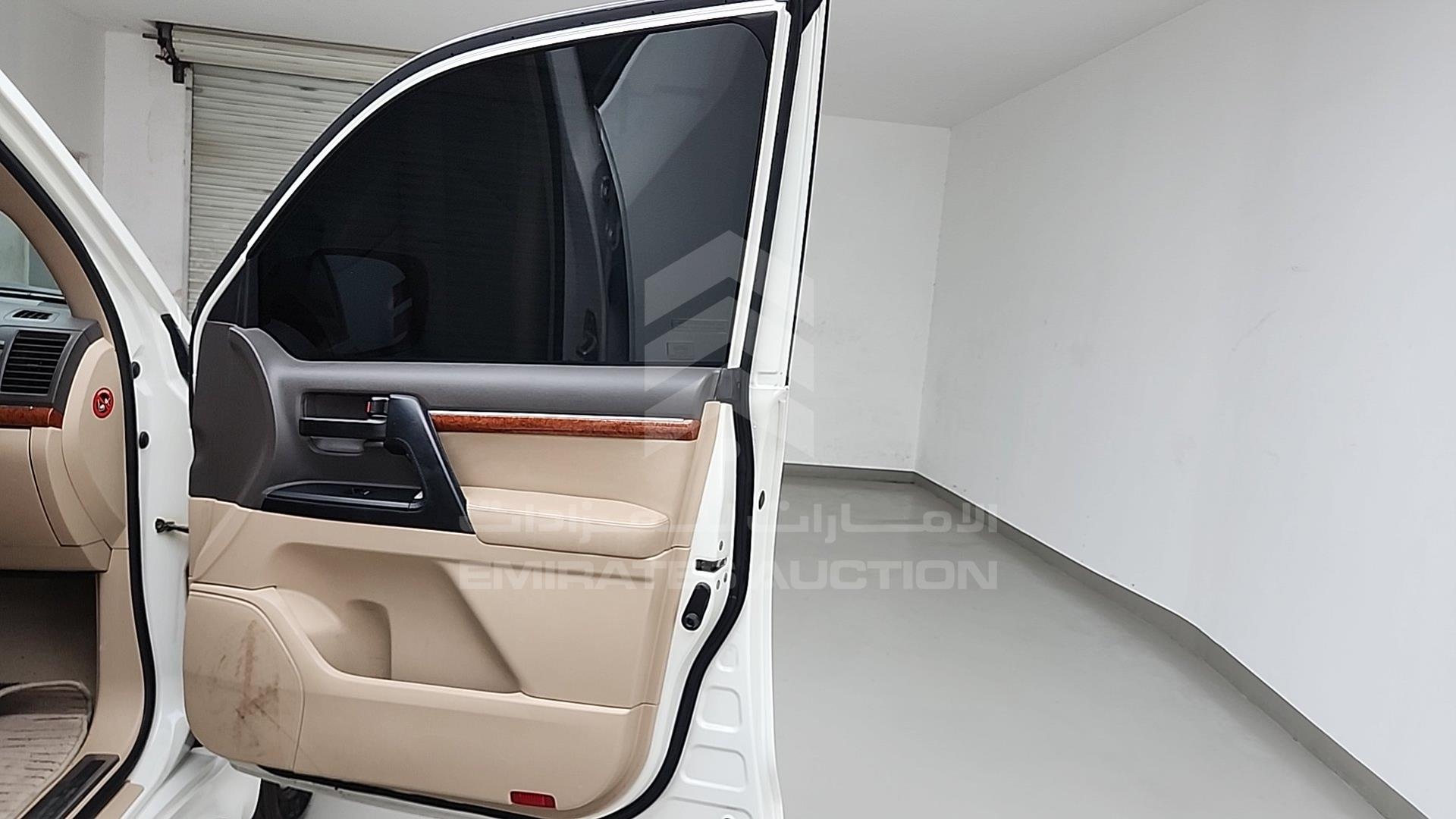 2014 TOYOTA LAND CRUISER VIN: JTMHX09J9E5043076