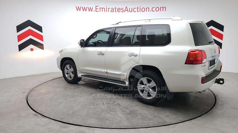 JTMHU09J5F4120610 Auction: EmiratesAuction Lot: 409010 JTMHU09J5F4120610 Toyota Land Cruiser 2015 WHITE Photo 55