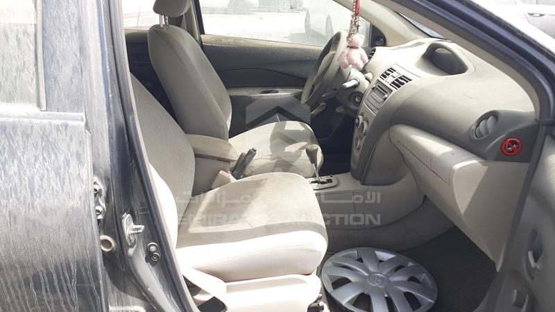 JTDBW9233DL072849 Auction: EmiratesAuction Lot: 410735 JTDBW9233DL072849 Toyota Yaris 2013 GREY Photo 25