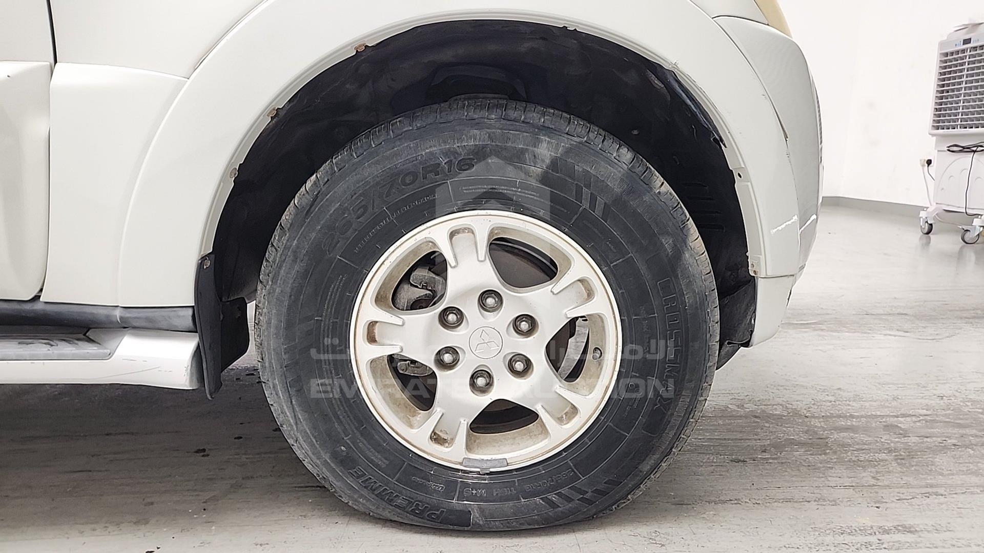 2009 MITSUBISHI PAJERO VIN: JMYLRV93W9J710845