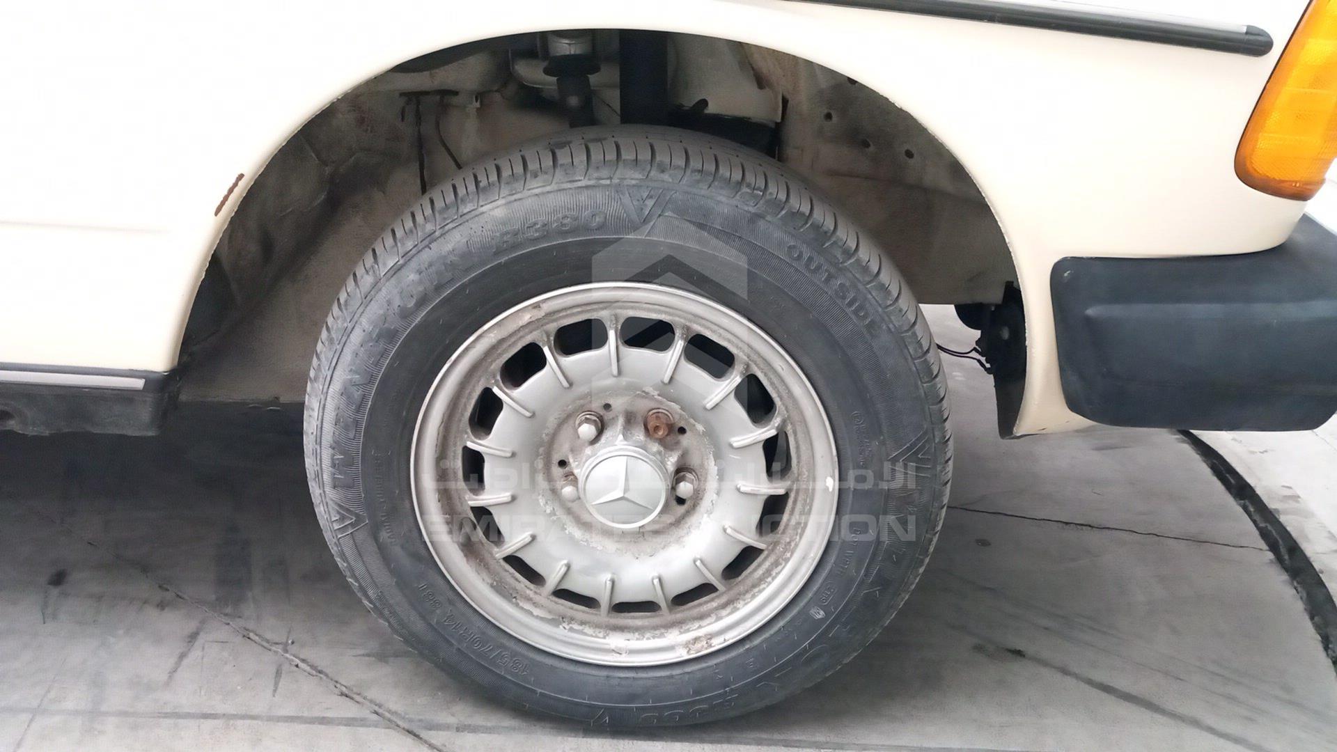 1980 MERCEDES D 300 VIN: WDB12313012183975