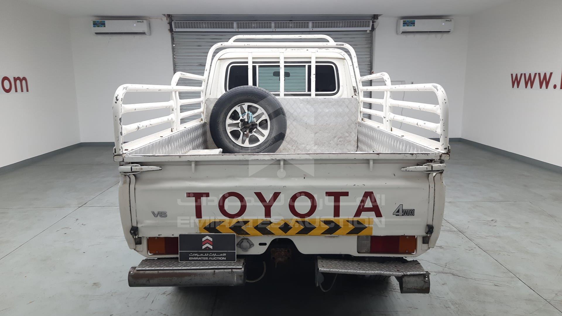 2010 TOYOTA LAND CRUISER VIN: JTFLU71J6A4302704